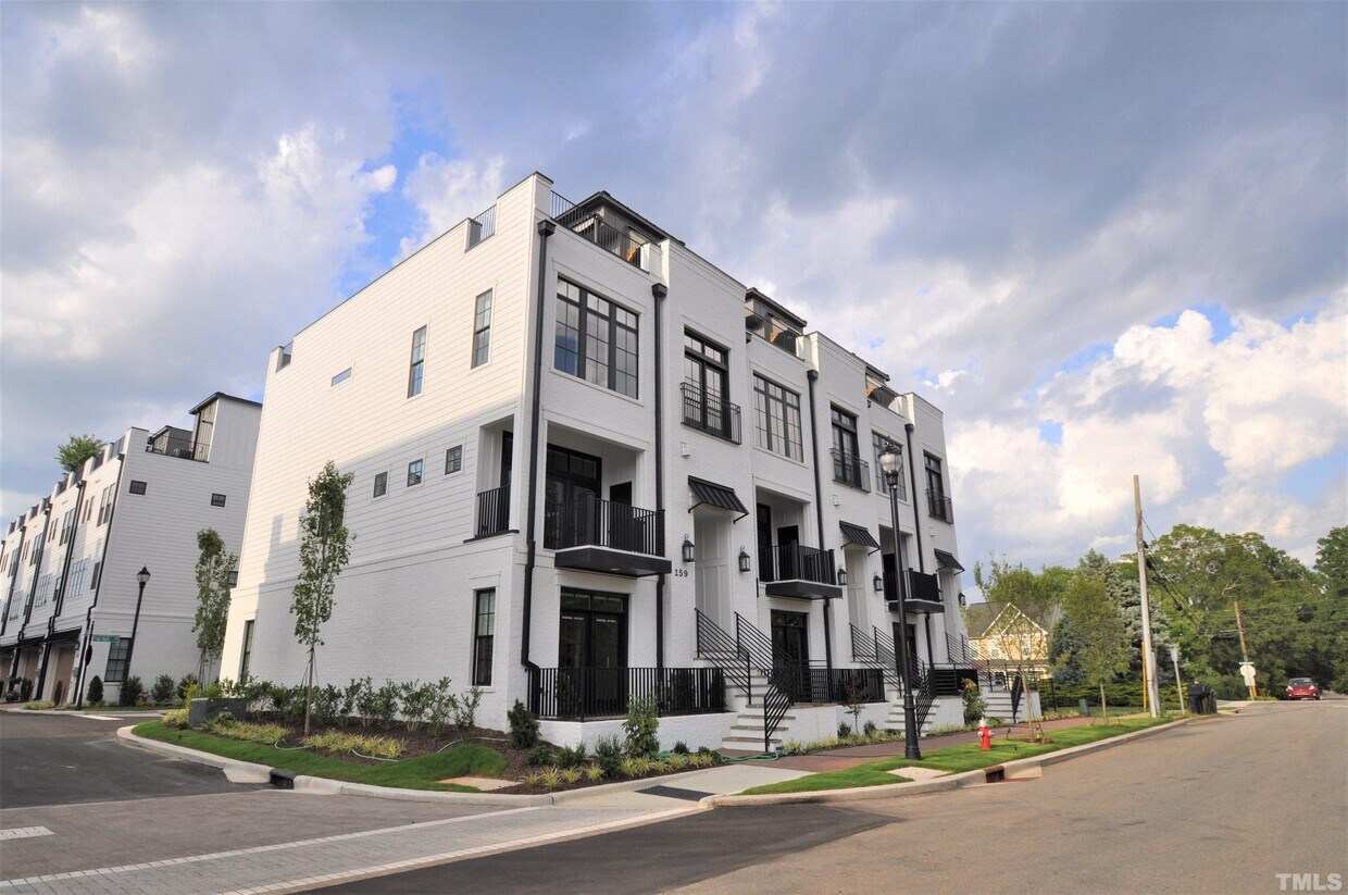 Primary Photo - 159 E Park St