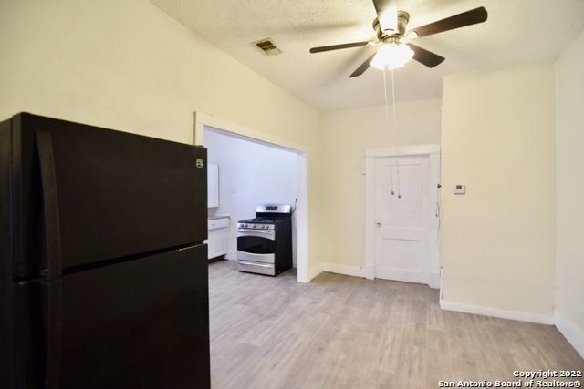 Foto del edificio - 210 PRINCETON AVE