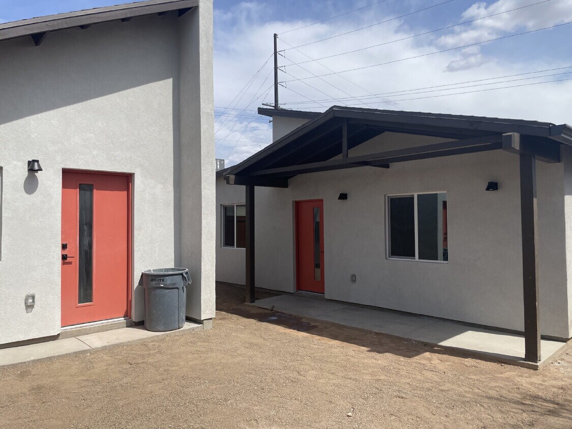 Foto principal - 1339 E 8th St