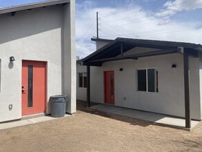 Building Photo - 1339 E 8th St