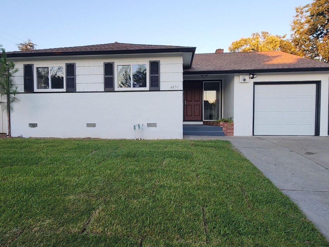 Foto principal - Charming 3-Bedroom Home for Rent in a Quie...