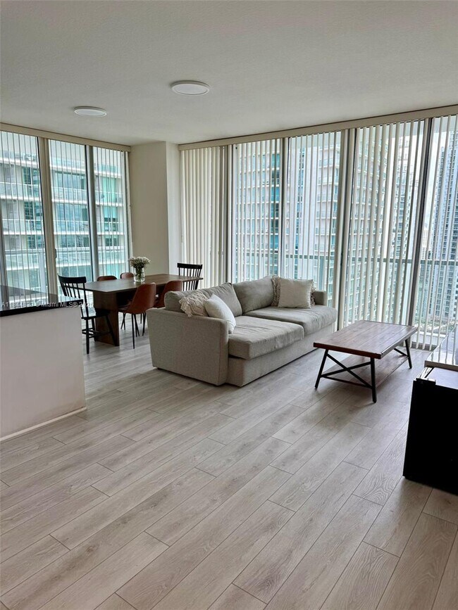 Foto del edificio - 79 SW 12th St