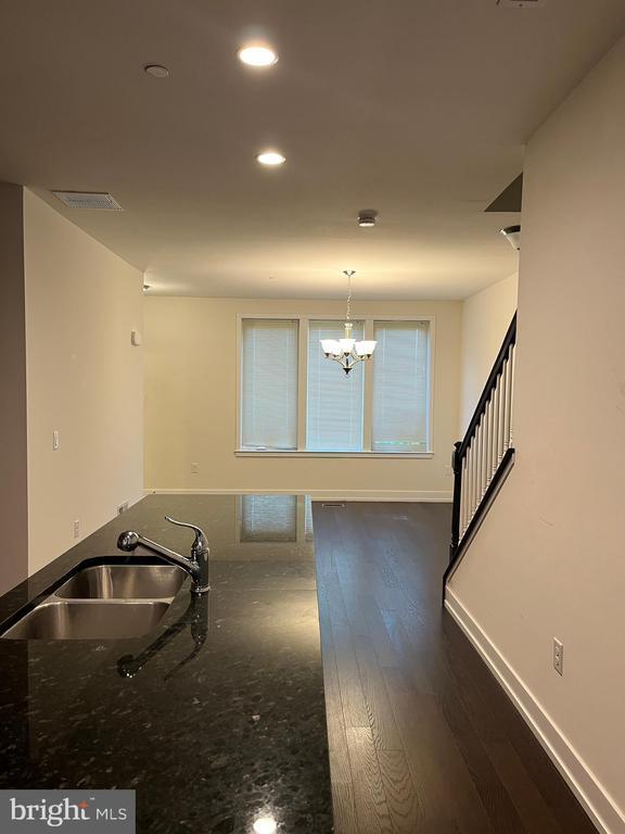 Foto del edificio - 805 Lakeview Ct