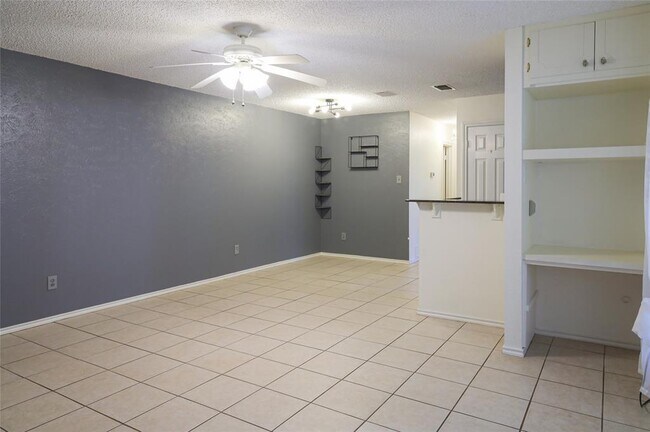 Building Photo - 8705 Clearbrook Trail