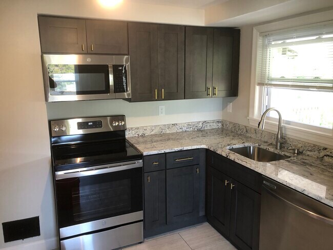 Building Photo - 87 Irwin Dr