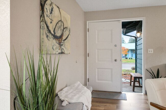 Foto del edificio - Beautifully updated 3 bedroom, 1 bath house in Eugene!