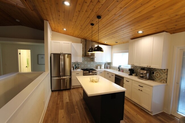 Building Photo - Available Soon! Turn key Furnished Univers...