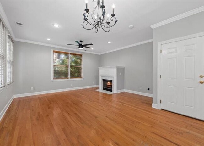 Foto del edificio - 2 Bedroom, 2.5 Bath Condo in Harleston Village of Downtown Charleston!