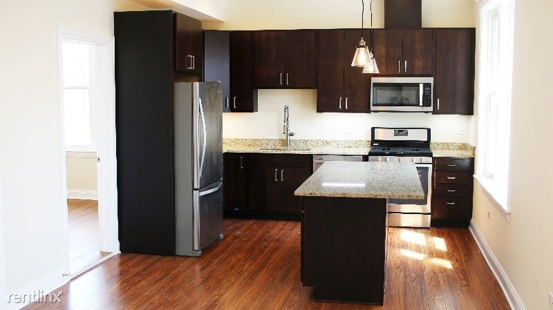 Primary Photo - 2046 W Evergreen Ave