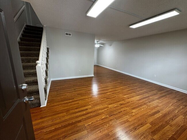 Building Photo - Townhome with attached garage near Tech Corridor and Research Park