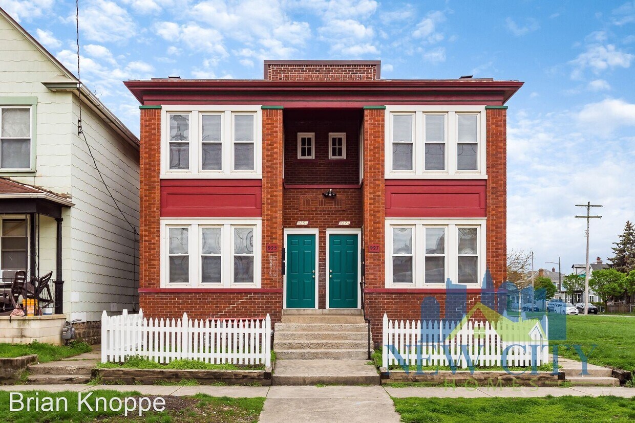 Primary Photo - 925-927 W Town St