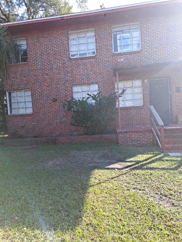 Primary Photo - 219 Lincoln St