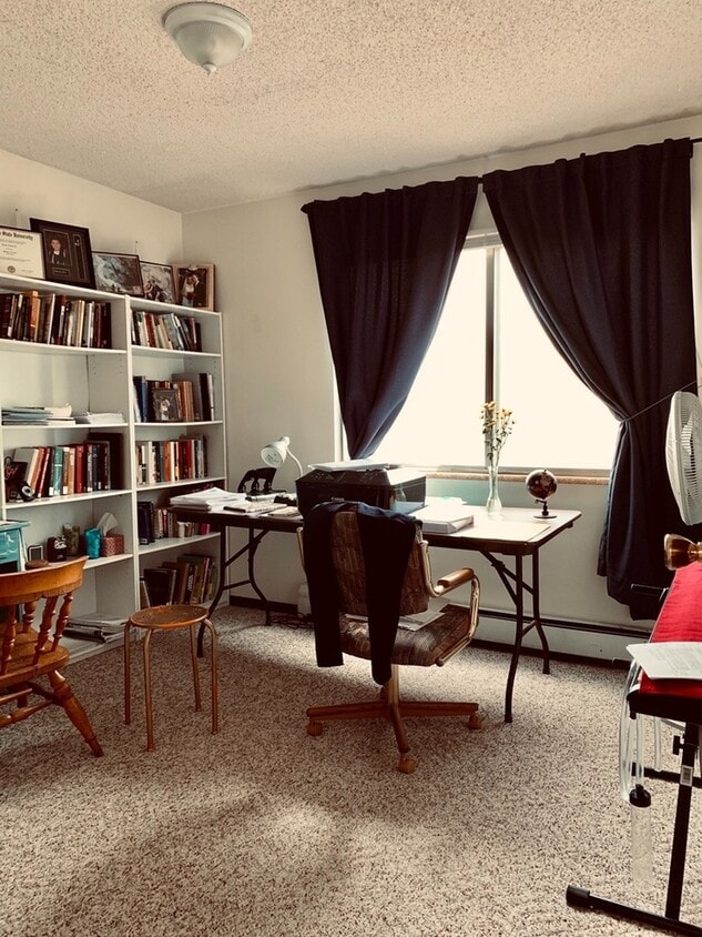 Primary Photo - Beautiful Two Bedroom, One Bath Apartment ...