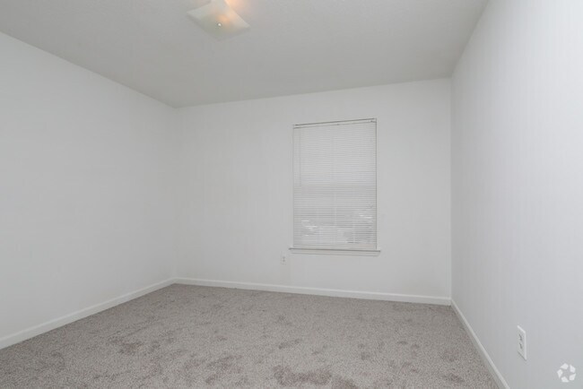 3BR, 2BA - 1308 SF - The Square at Lawrenceville