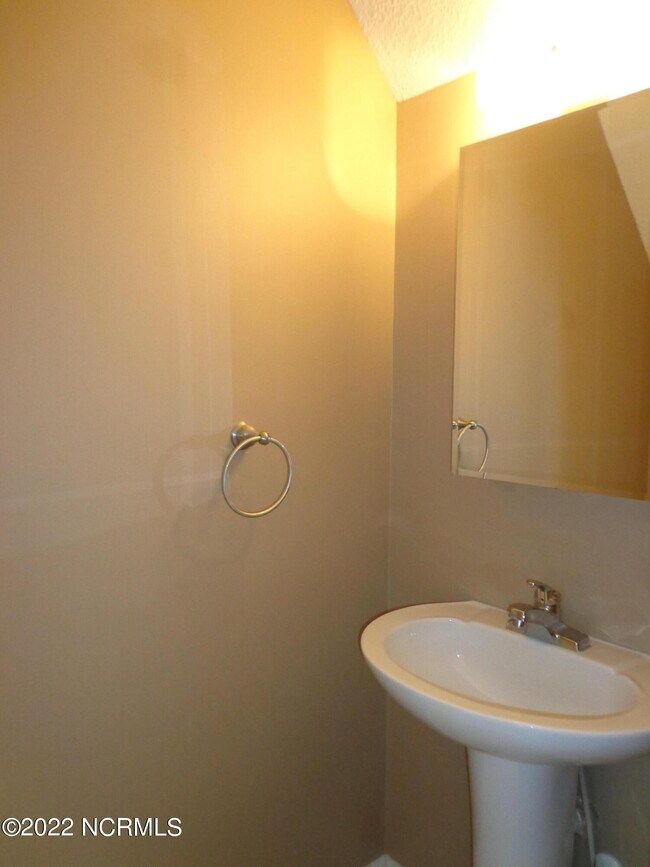 Foto del edificio - 102 Meadowbrook Ln