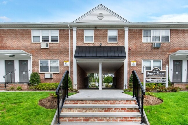 Building Photo - Regency Manor: In-Unit Washer & Dryer, Cold Water Included, Cat & Dog Friendly, and Custom Closets