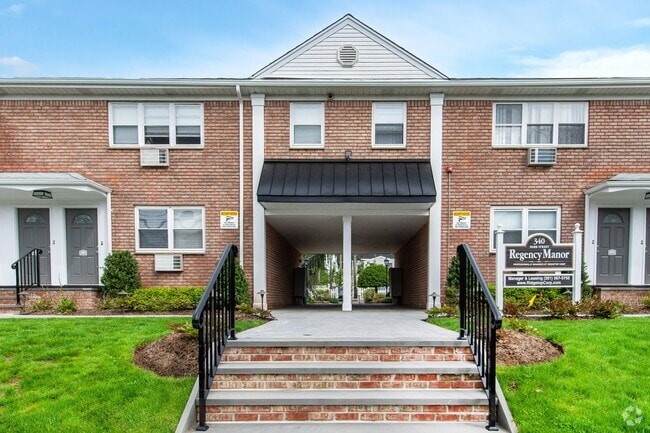 Building Photo - Regency Manor: In-Unit Washer & Dryer, Col...