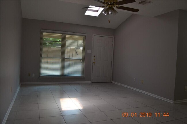Building Photo - 2379 Briarwest Blvd
