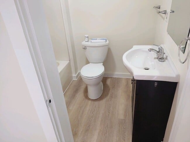 Building Photo - 56 Park St