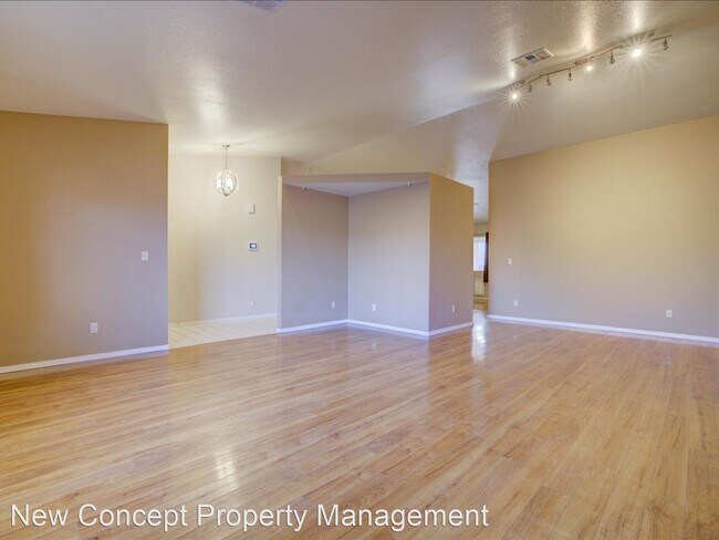 Foto del edificio - 3 br, 2 bath House - 7570 S. Errigal Lane