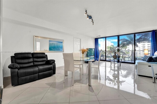 Building Photo - 2101 S Ocean Dr