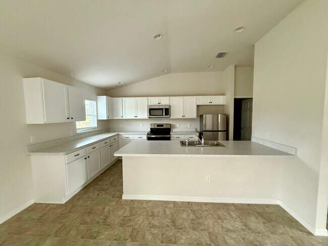 Foto del edificio - 3BR/2BA Home in Marion Oaks – Spacious Lot...