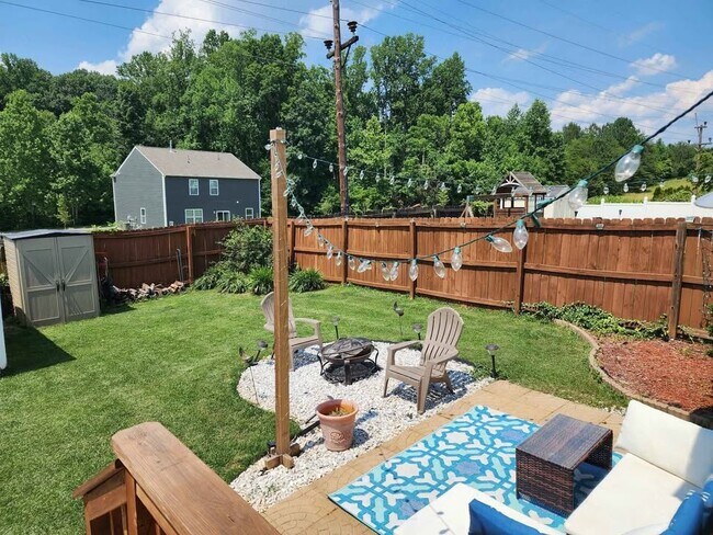Foto del edificio - 4131 Library Ln NW