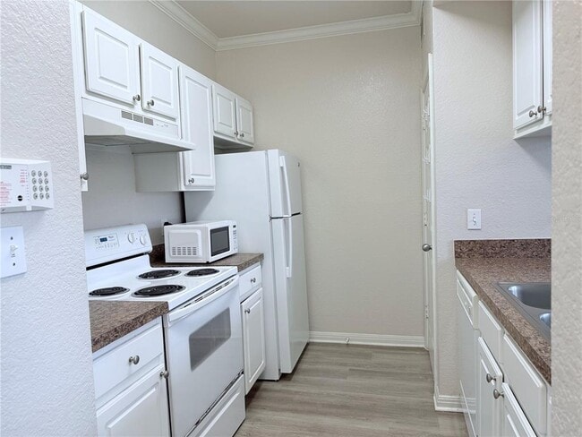 Building Photo - 911 N Orange Ave