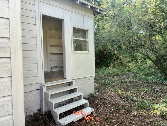 Building Photo - 513 Hoke St