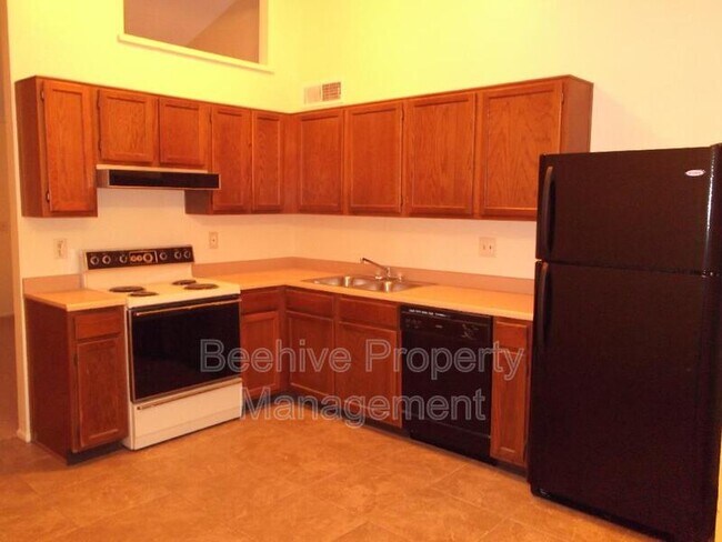 Building Photo - 8955 W Manzanita Dr