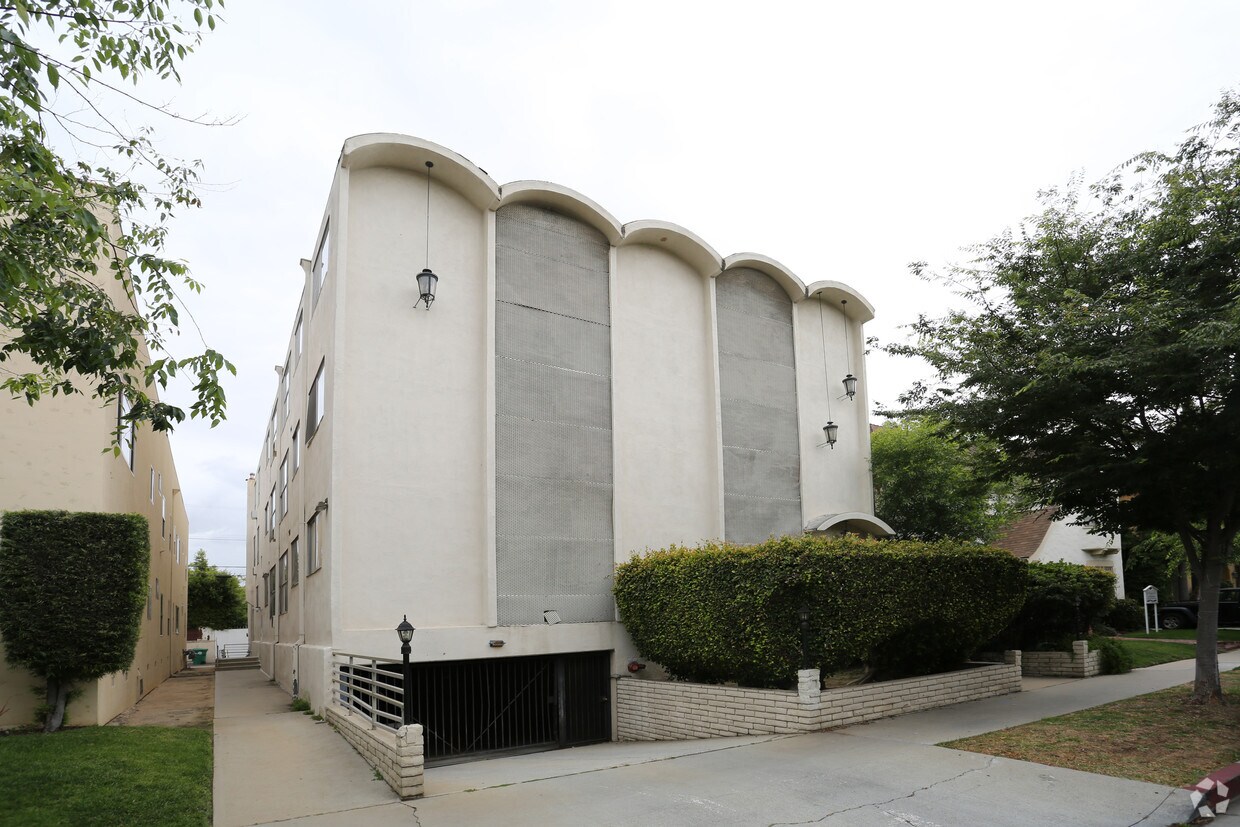 Foto principal - 252 S Reeves Dr