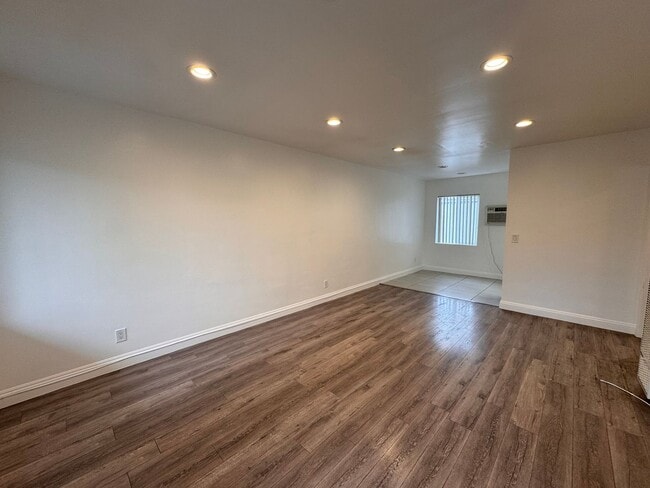 Foto del edificio - 7139 Whitsett Ave
