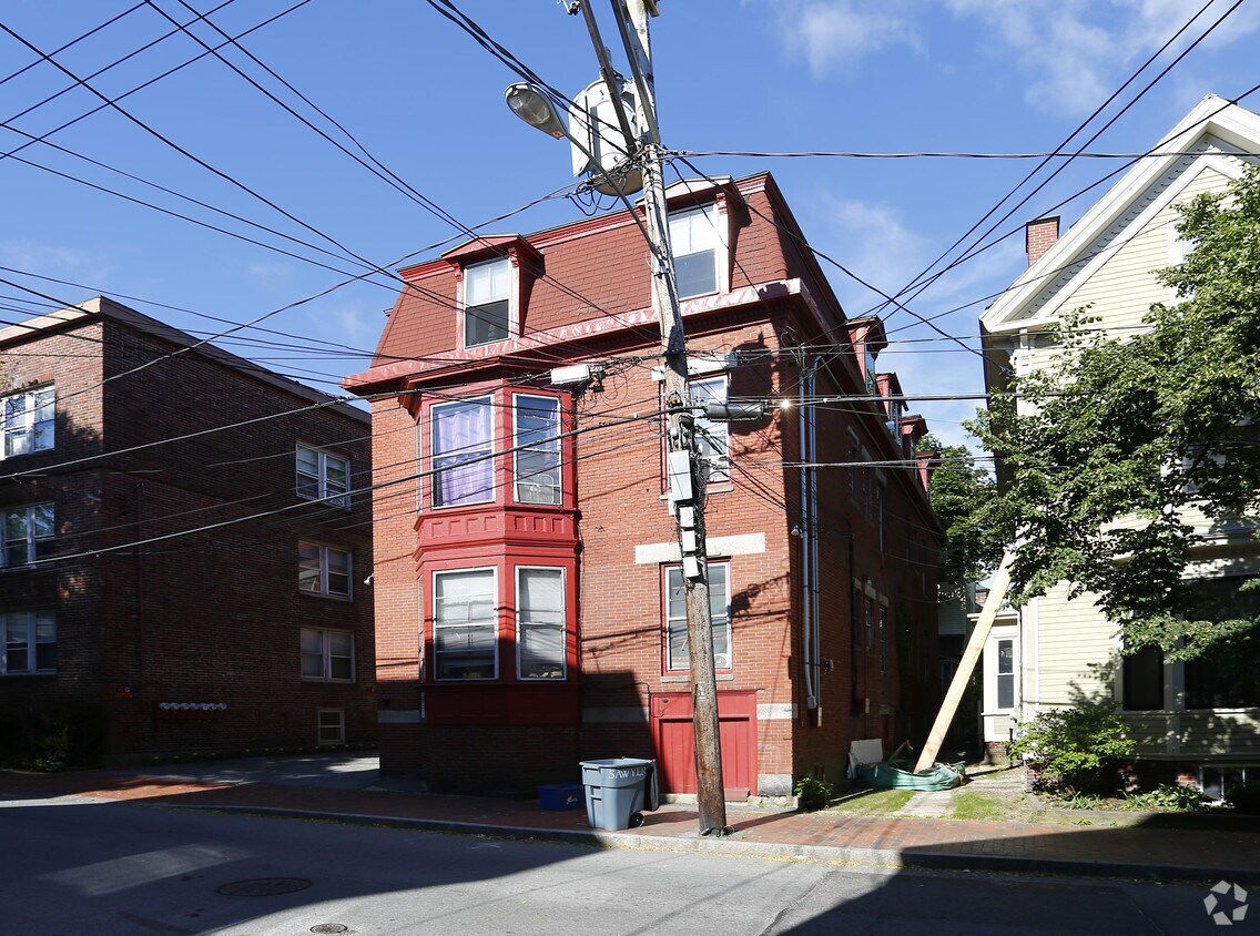 Building Photo - 21 Dow St