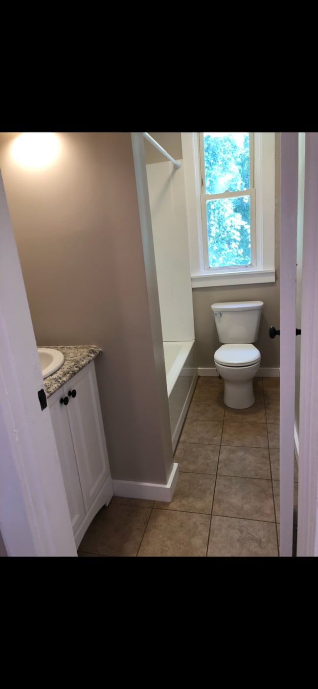 Bathroom - 17 Berkeley St