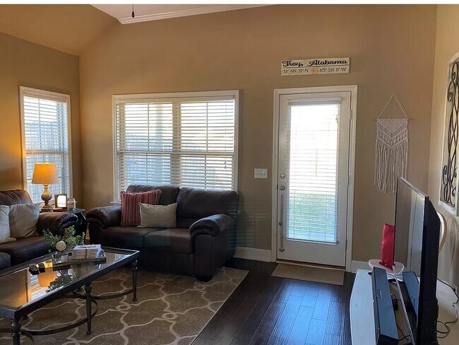 Foto del edificio - 100 Abby Ln