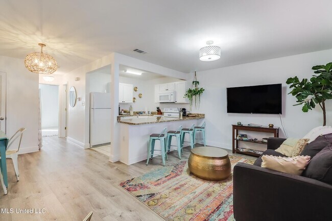 Foto del edificio - 1664 Beach Blvd