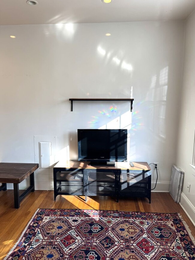 Foto del edificio - Update 1BR1BA in Georgetown with in unit w...