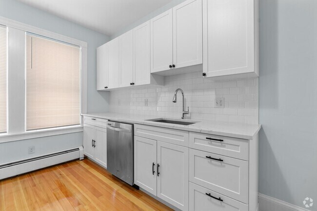 Building Photo - 15 Romsey St