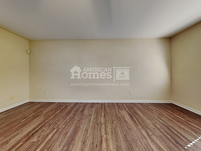 Building Photo - 3005 Quail Oaks Drive
