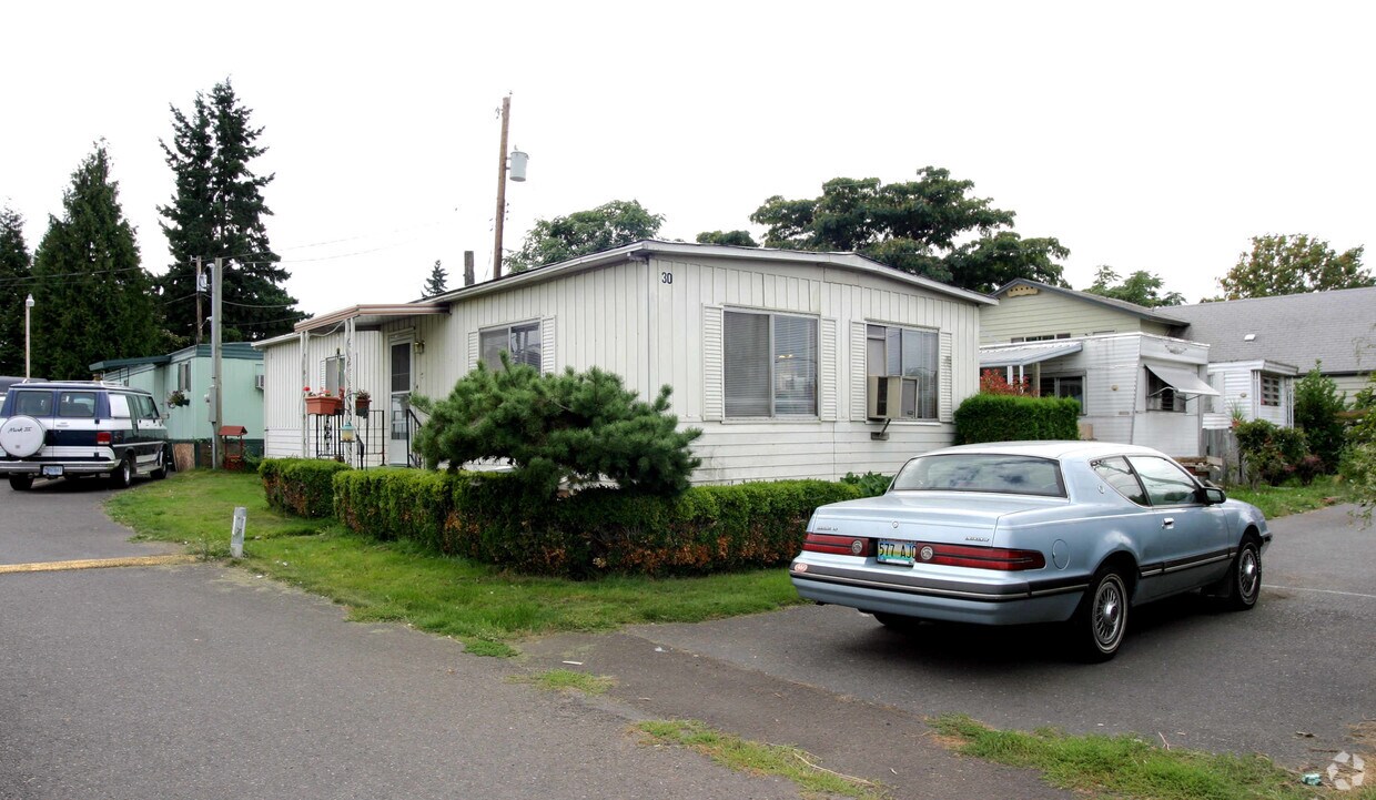 Building Photo - Oak Leaf Mobile Home Park