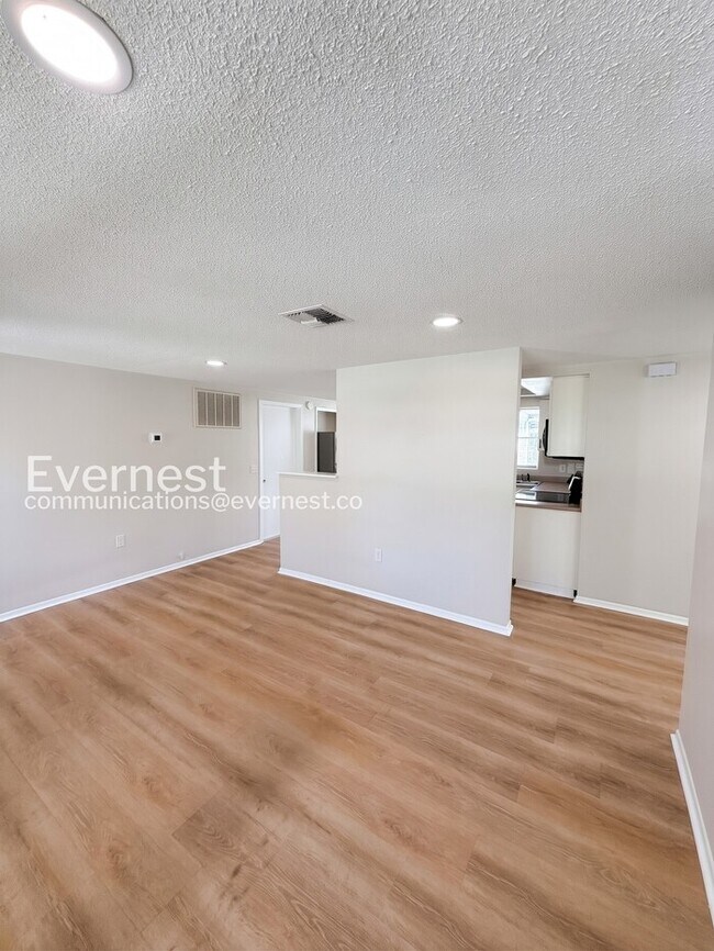 Foto del edificio - Cozy 2 Bed, 1 Bath Home with Patio and Garage | Pet Friendly | Available Now!