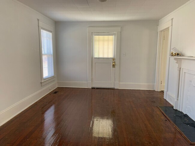 Foto del edificio - Adorable 3 Bedroom Close to UNCG!