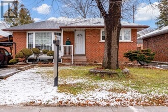 Building Photo - 44 Shrewsbury Square