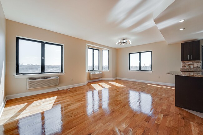 Building Photo - 29 1st St