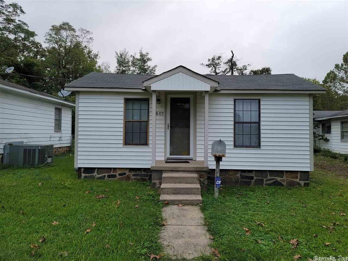 807 W 51st St, North Little Rock, AR 72118 House for Rent in North