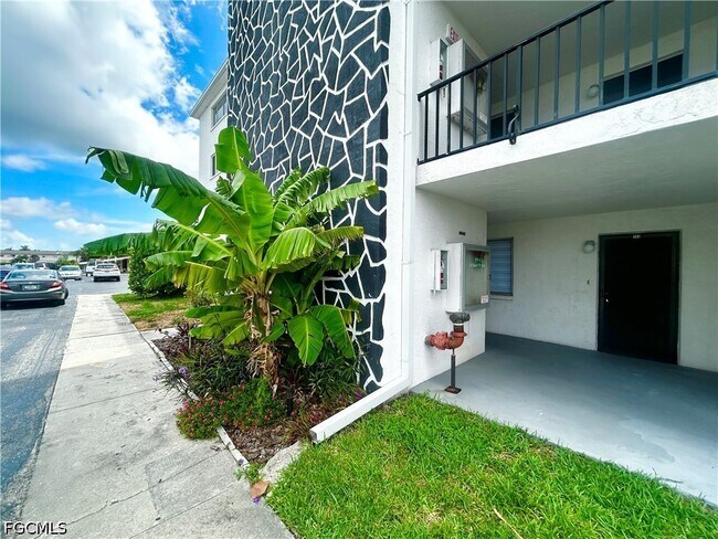 Building Photo - 4906 Victoria Dr