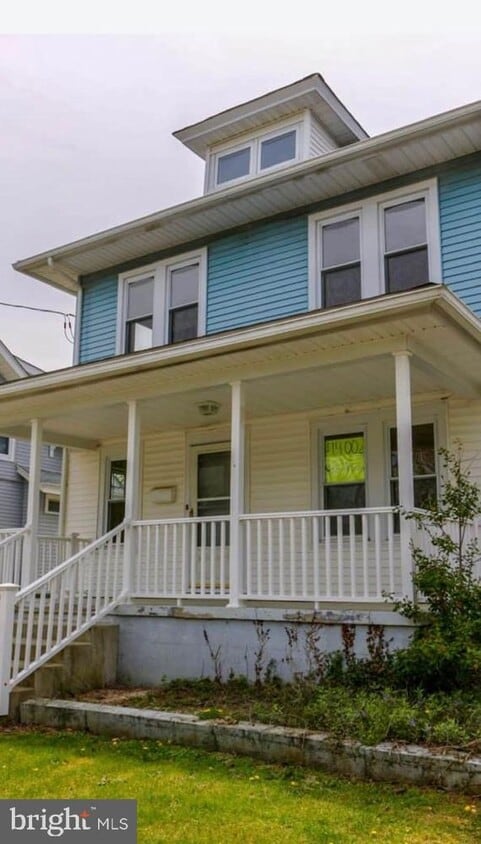 Primary Photo - 921 New Pear St