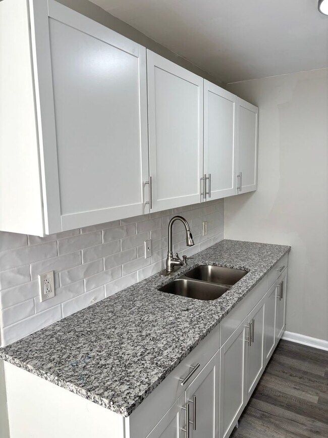 Foto del edificio - JUNE SPECIAL!!! Sign lease & pay deposit b...