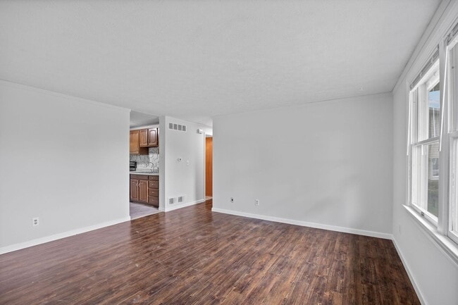 Building Photo - PLEASANT RUN - Well cared for 3 bed ranch ...