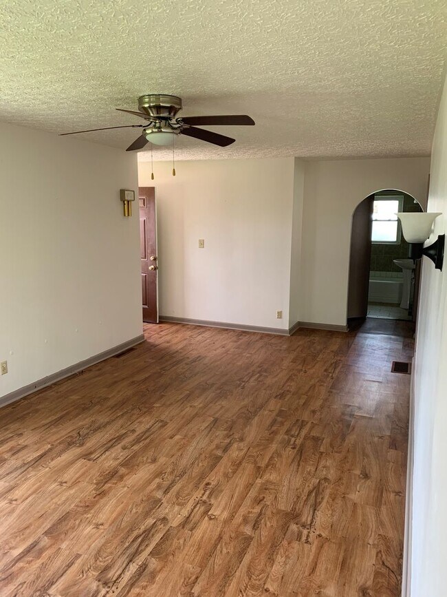 Building Photo - 310 W 2nd St